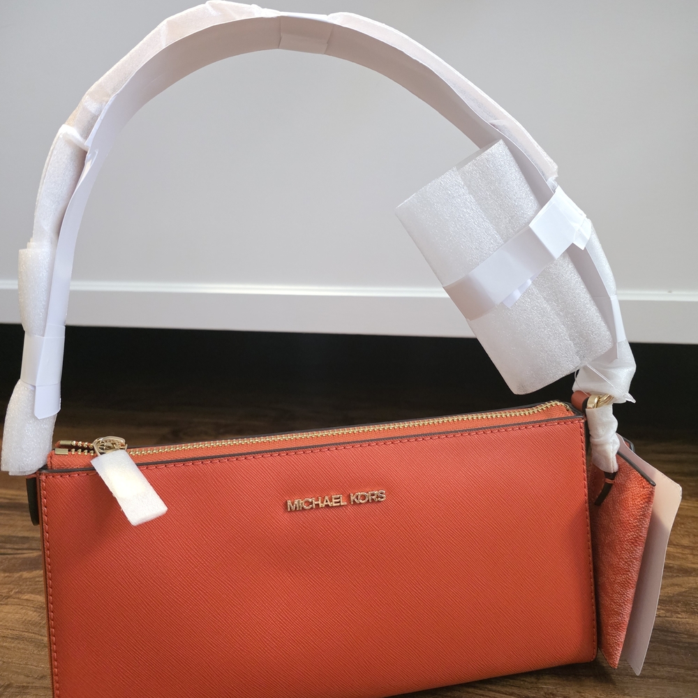 Michael Kors Vincent handbag in Orange Clay NEW
